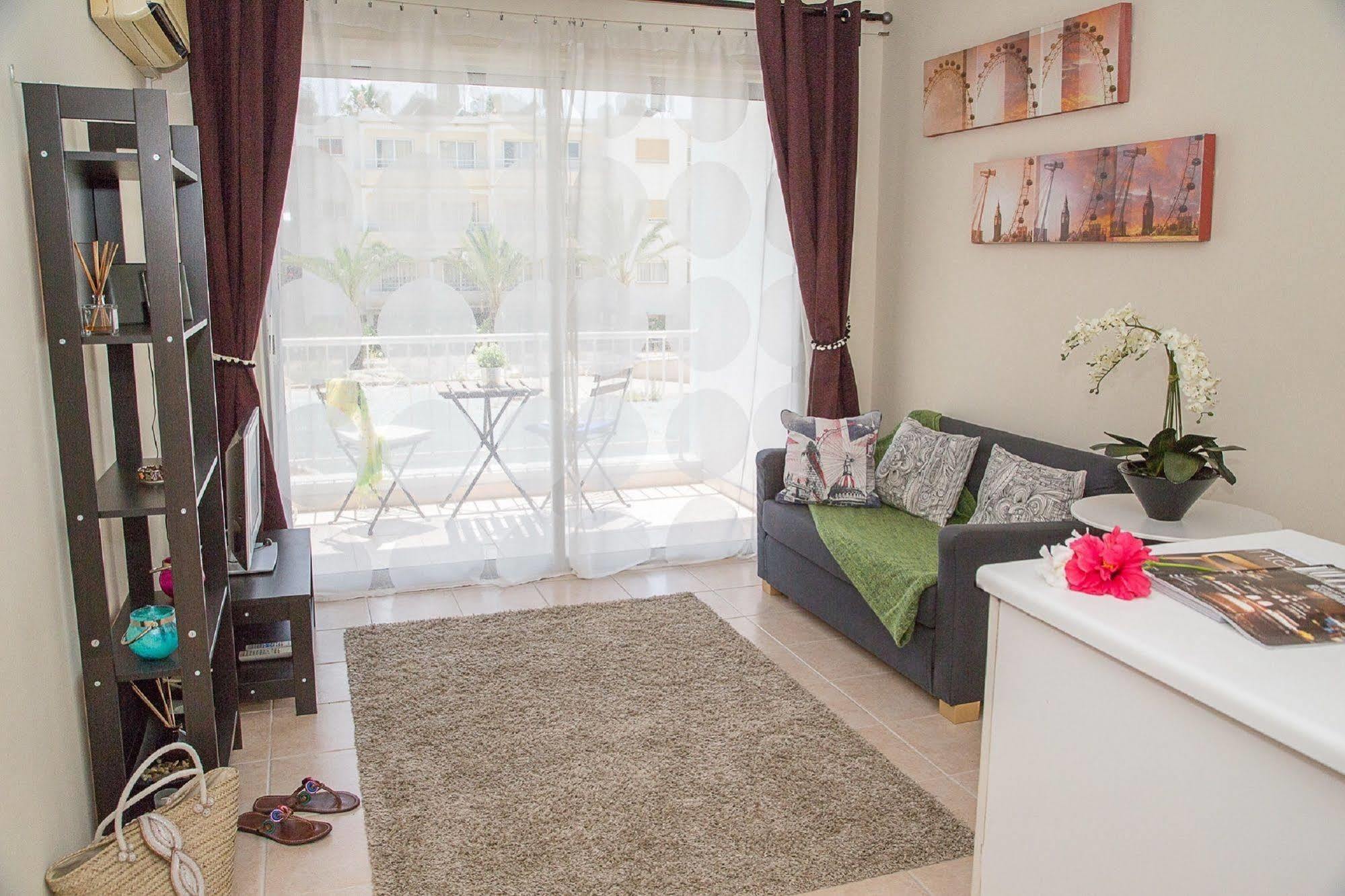 Paphos Love Nest Apartment ภายนอก รูปภาพ