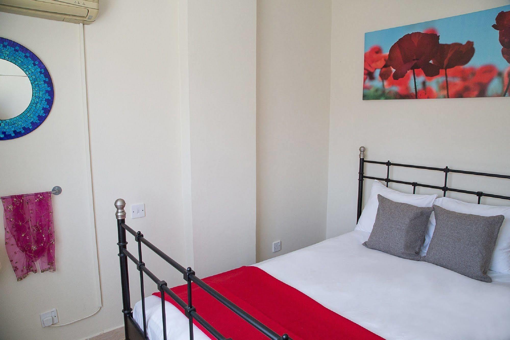 Paphos Love Nest Apartment ภายนอก รูปภาพ