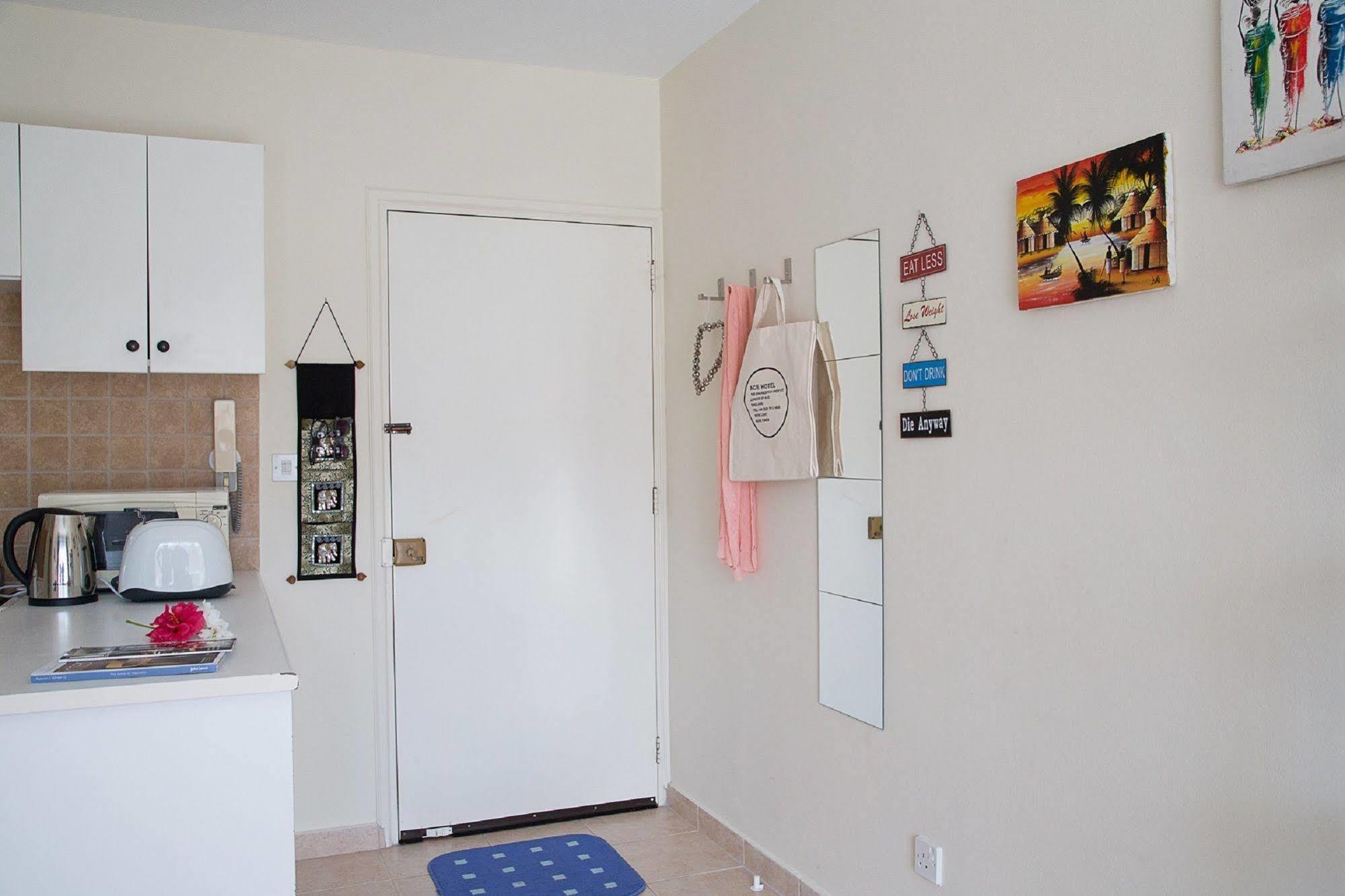 Paphos Love Nest Apartment ภายนอก รูปภาพ