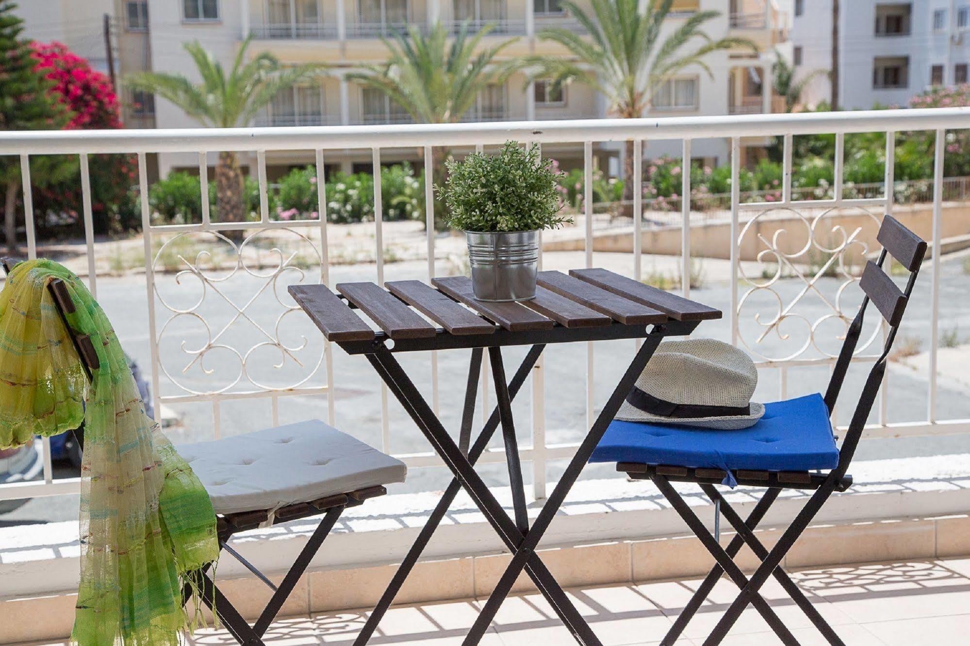 Paphos Love Nest Apartment ภายนอก รูปภาพ